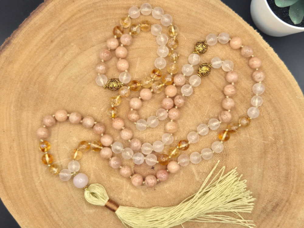 "Mala der inneren Harmonie" | Citrin · Pfirsich-Mondstein · Rosenquarz | 108+1 Perlen | ca. 8mm